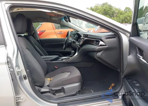 2020 Toyota Camry Le Hybrid z USA, uszkodzony, nr VIN 4T1C31AKXLU523870